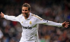 开云体育下载-蒙特卡洛攻陷温布尔登，蒂姆的双手反拍如何撼动百年草坪霸权？