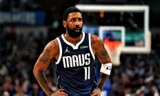 开云平台-篮网队遭遇连败，季后赛形势严峻