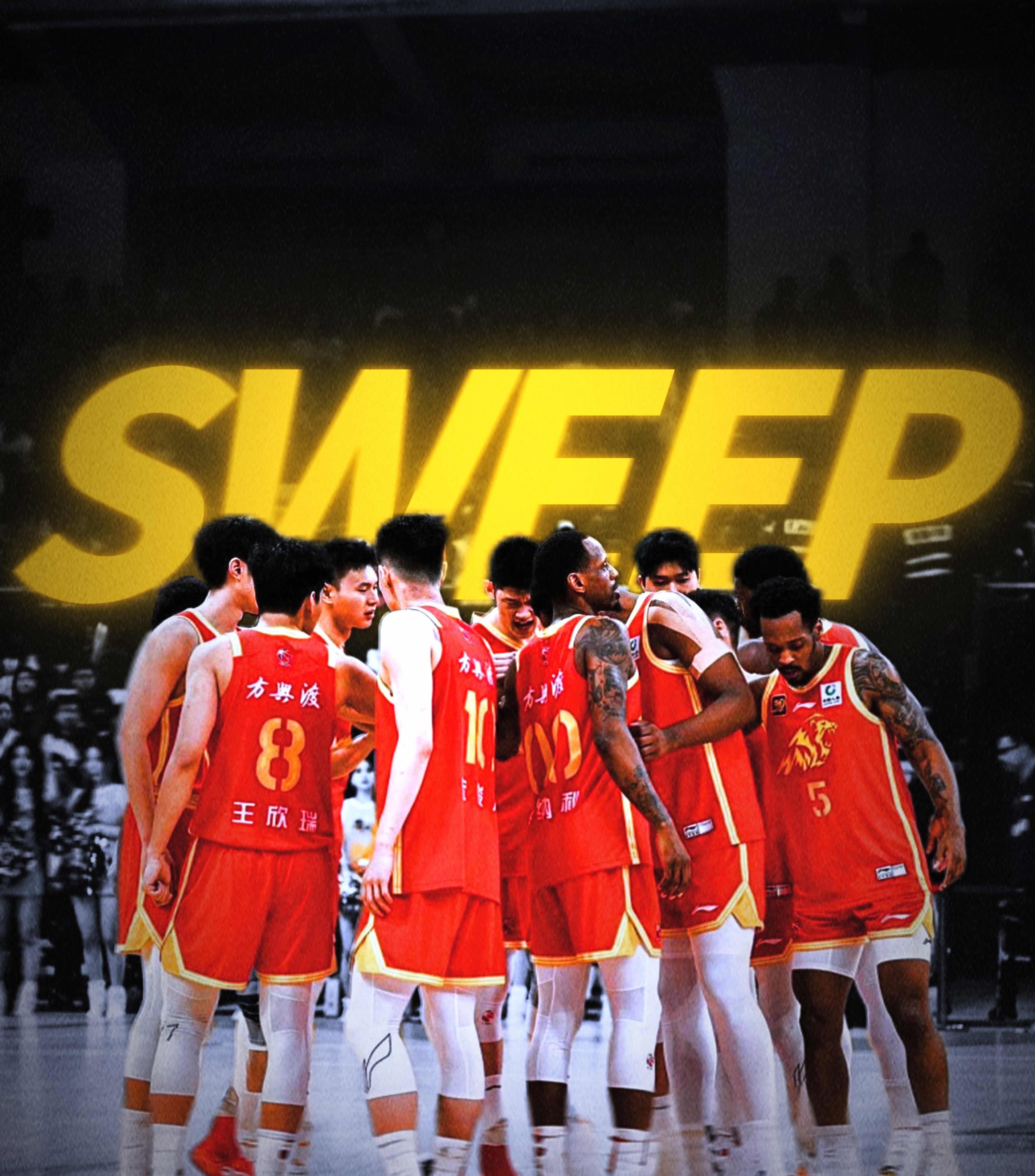 重庆男篮在本赛季的比赛中全力战斗