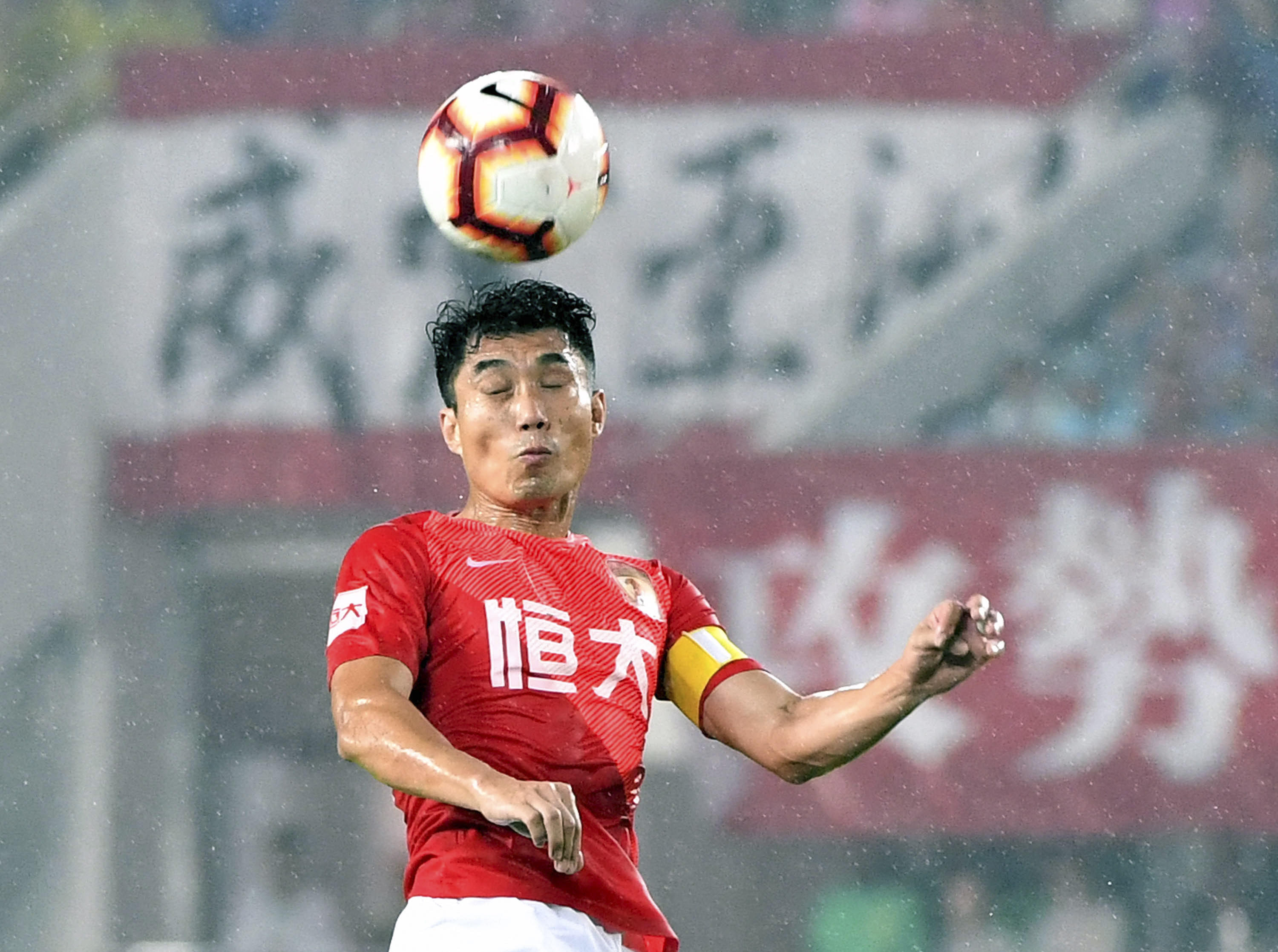 广州恒大淘汰赛前景光明，备战下轮比赛