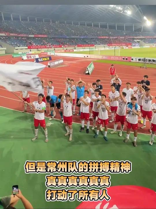 比赛中球员们的拼搏精神感动人心