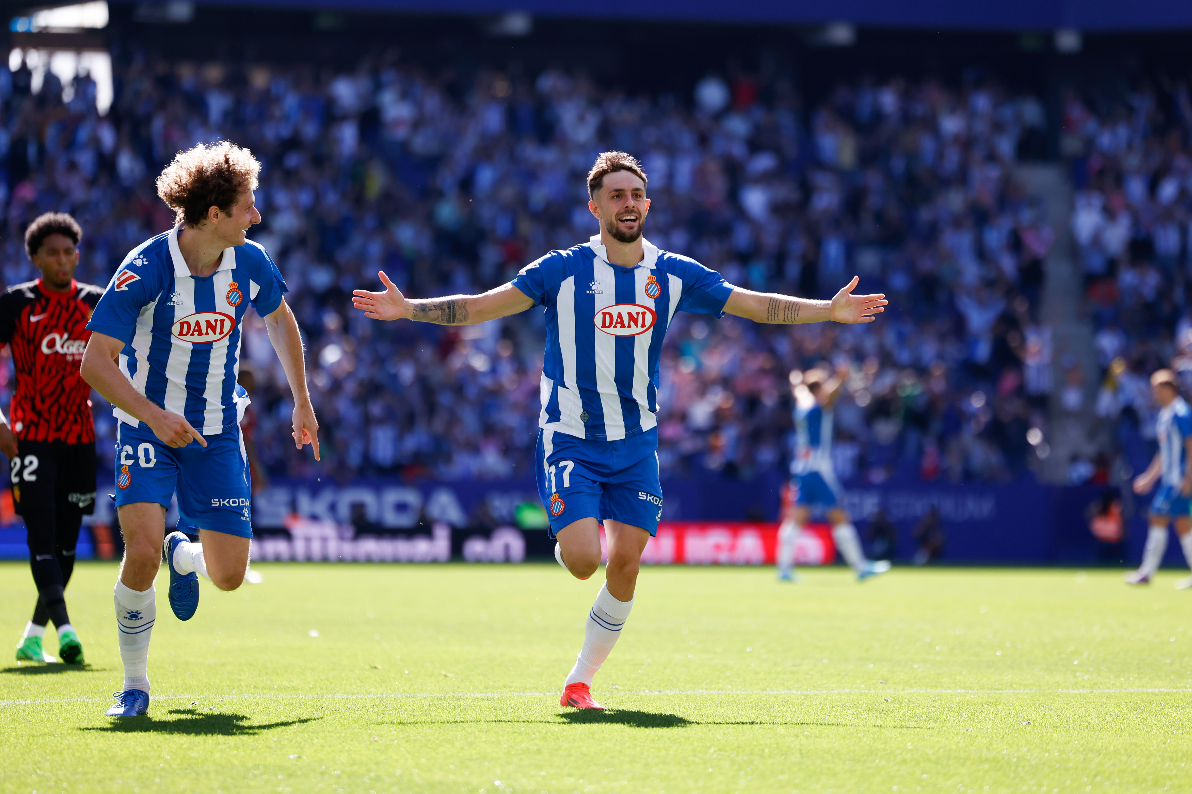 西班牙队遭遇瑞典重击，遭遇困难