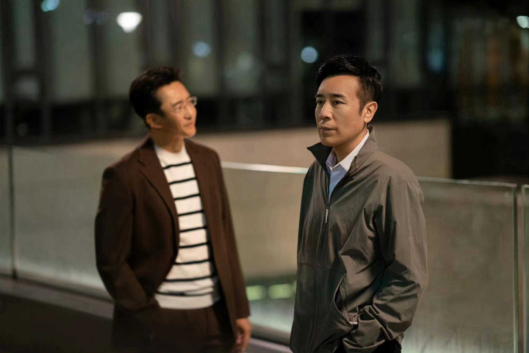 包含强强对决再次演绎足球场上激烈较量的词条