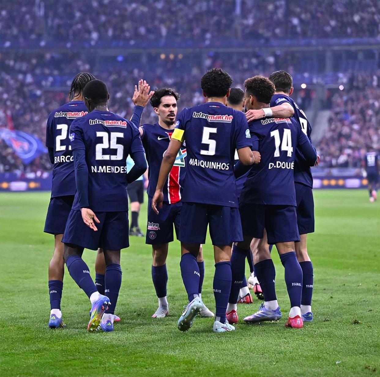 关于巴黎圣日耳曼客场逼平斯特拉斯堡，很具实力！的信息