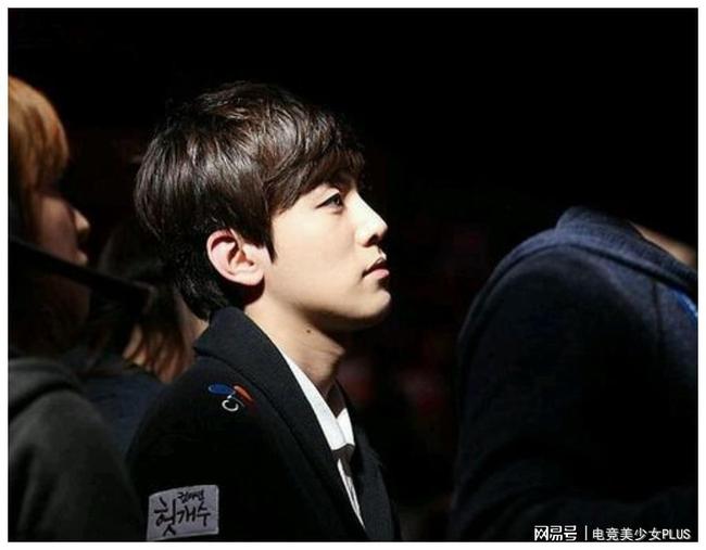 LGD横扫T1，ShowMaker打出惊人五杀宿敌对决2025世界赛，技惊四座的简单介绍