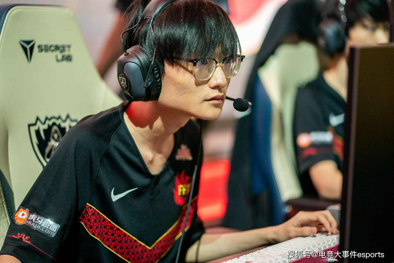 HKA碾压FPX,Doinb打出惊人五杀峡谷大战全球总决赛,让粉丝疯狂欢呼 HKA碾压FPX,Doinb打出惊人五杀峡谷大战全球总决赛,让粉丝疯狂欢呼