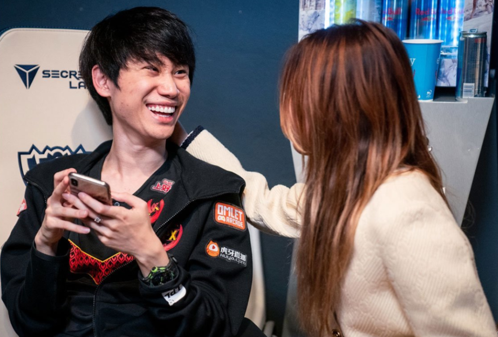 HKA碾压FPX,Doinb打出惊人五杀峡谷大战全球总决赛,让粉丝疯狂欢呼 HKA碾压FPX,Doinb打出惊人五杀峡谷大战全球总决赛,让粉丝疯狂欢呼