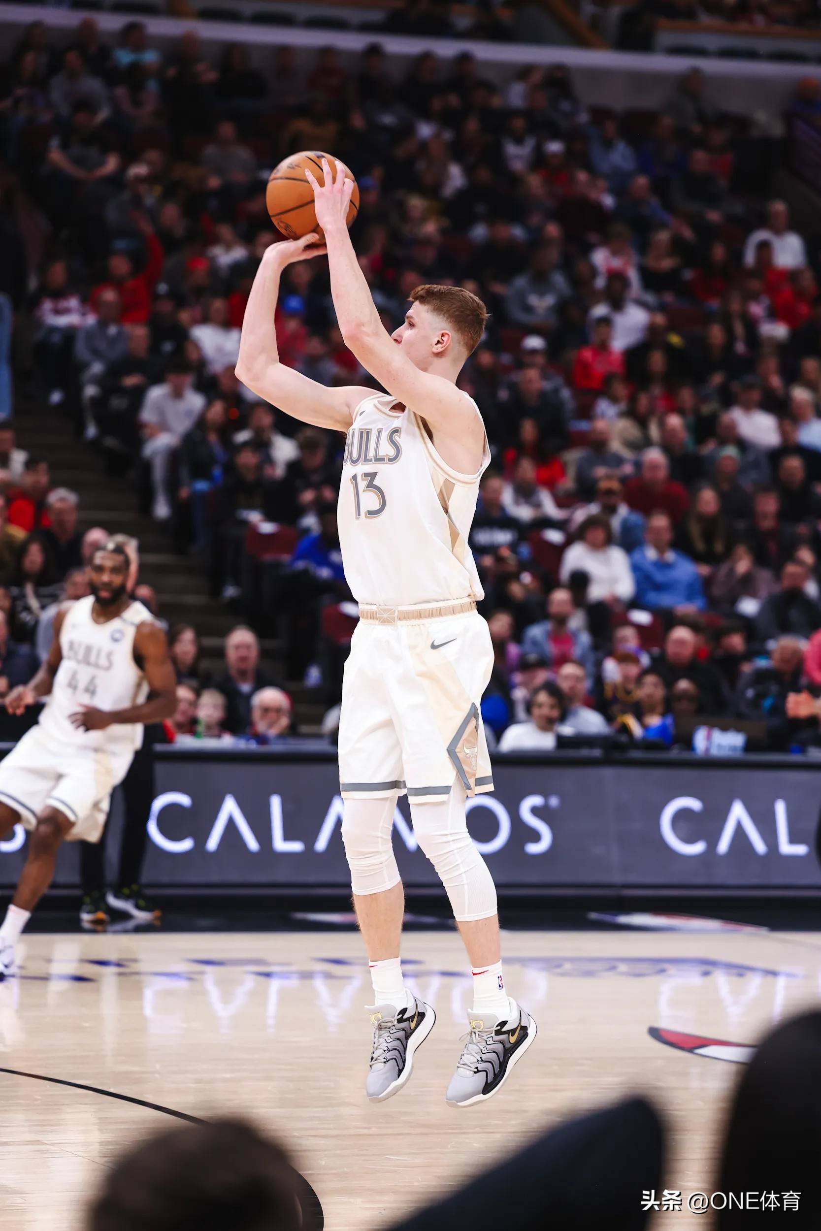 热火逆转公牛，巴特勒全场23投17中得分30分