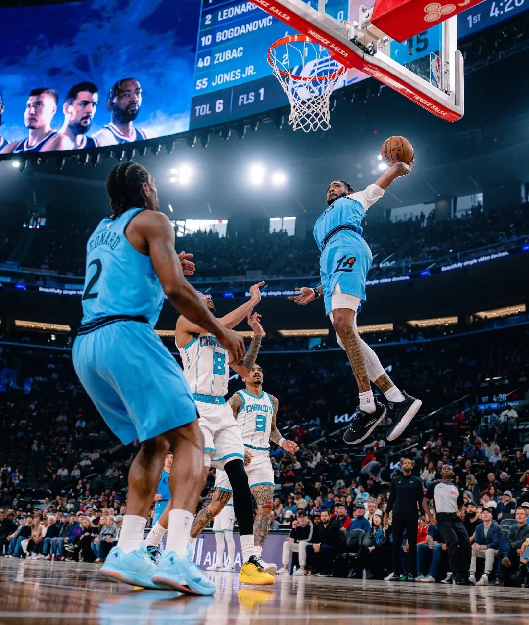 快船主场击败开拓者，继续保持不败金身