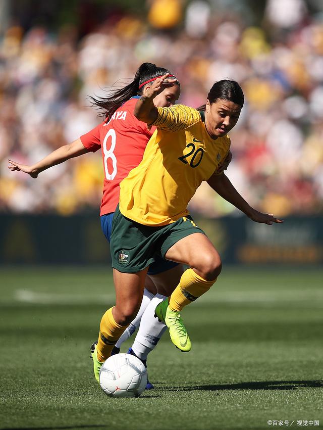 丹麦女足队在友谊赛中大胜巴西