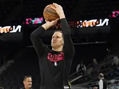 尼克斯宣布洛维遭遇膝伤，将进行手术治疗