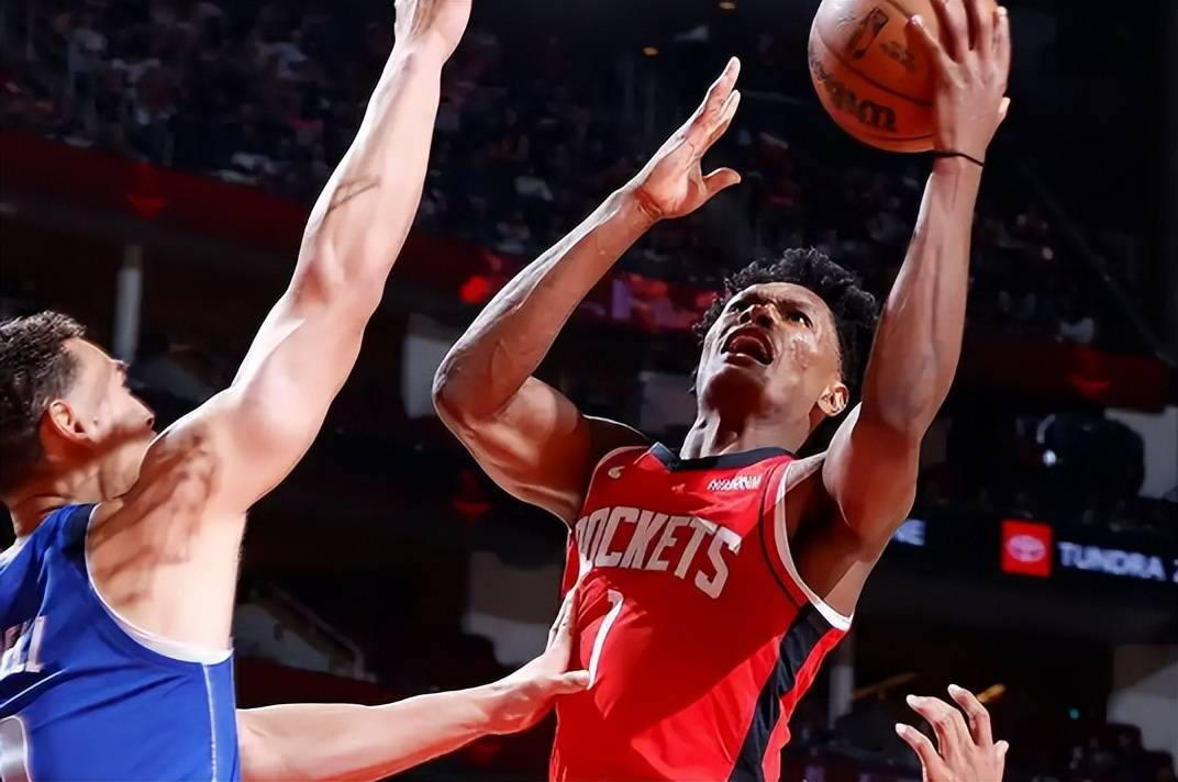 火箭逆转独行侠，易建联关键制胜