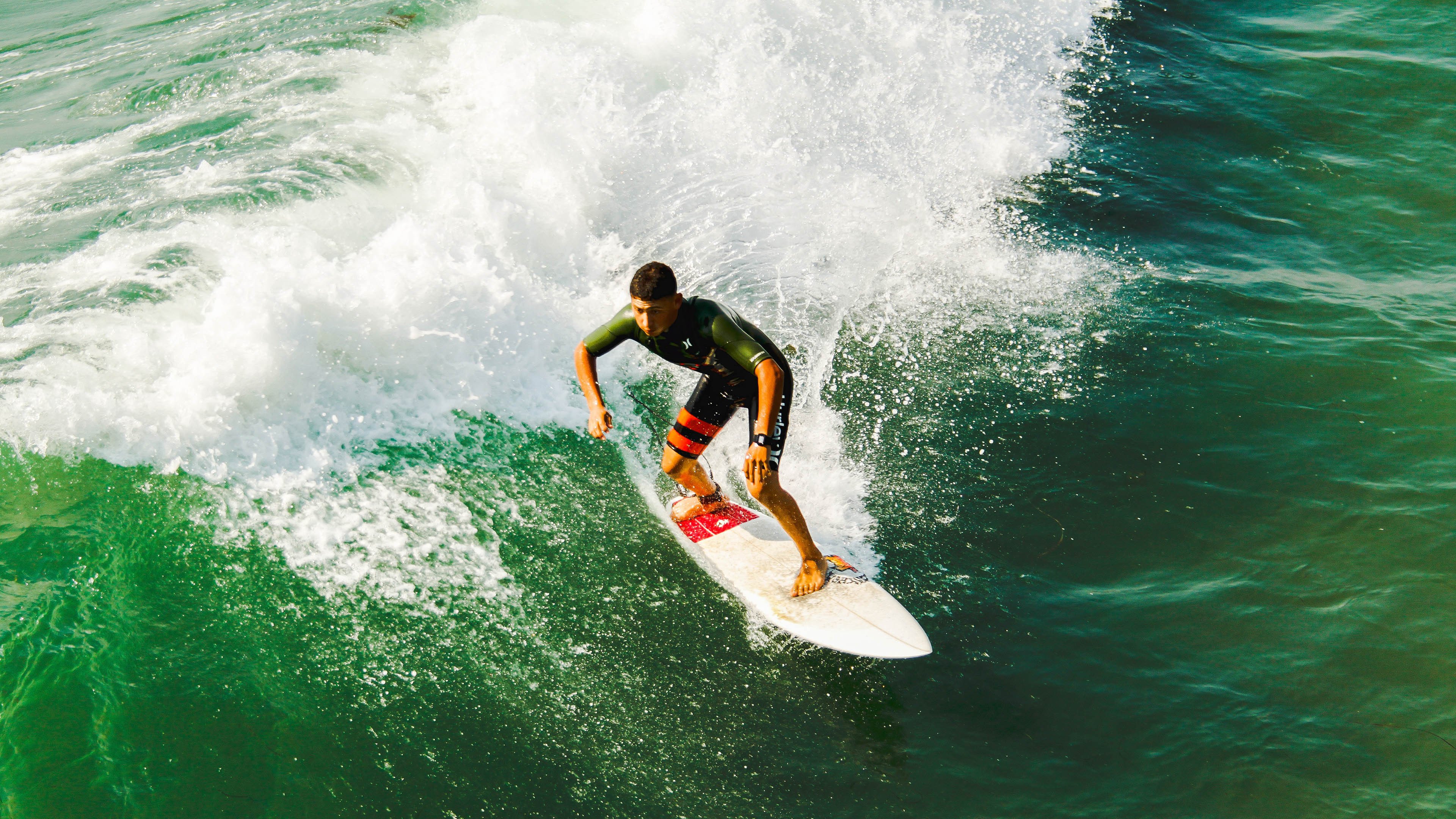 极速与角力，F1巴林揭幕战的完美舞步，尼克斯芝加哥的压制艺术