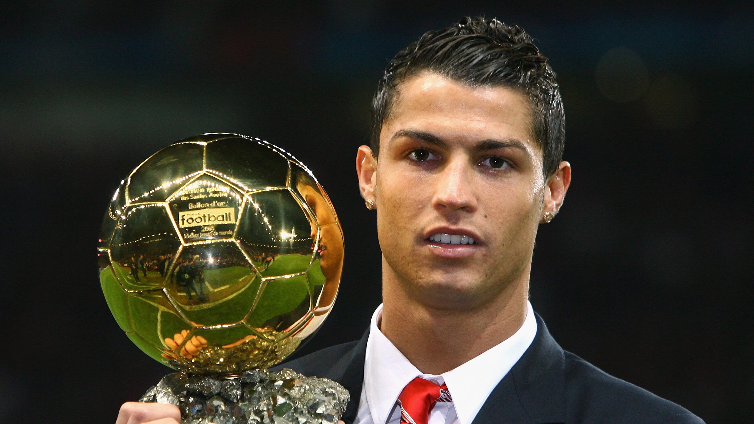 斗牛士与诗人，阿尔卡拉斯如何在法网与戴维斯杯的冰火两极间，重写网球灵魂